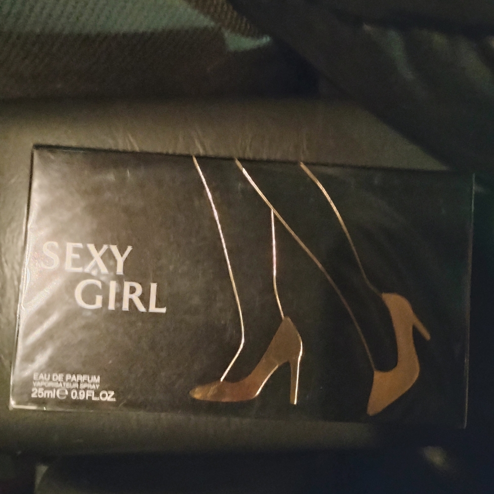Sexy Girl Eau de Parfum - Black and Gold